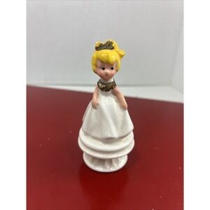 GIRL IN WHITE DRESS FIGURINE INARCO JAPAN E- 2505 VERY NICE Vintage